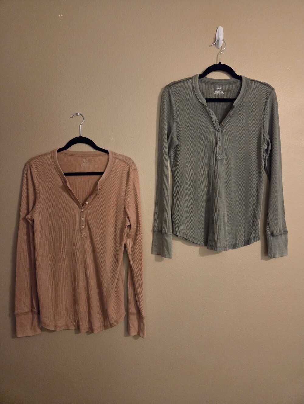 2 PC AERIE Waffle Rib Knit Long Sleeve Henley T-Shirt In Olive Green & Pink SZ L